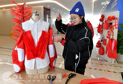 浙紡服院服裝數(shù)字化“未來工廠”亮相寧波時尚節(jié)，引領(lǐng)智能時尚新未來